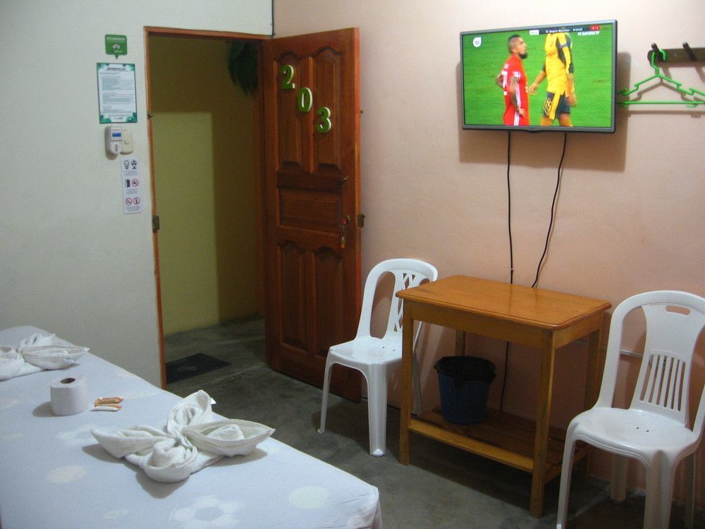 Amazon House Hostel Iquitos Extérieur photo