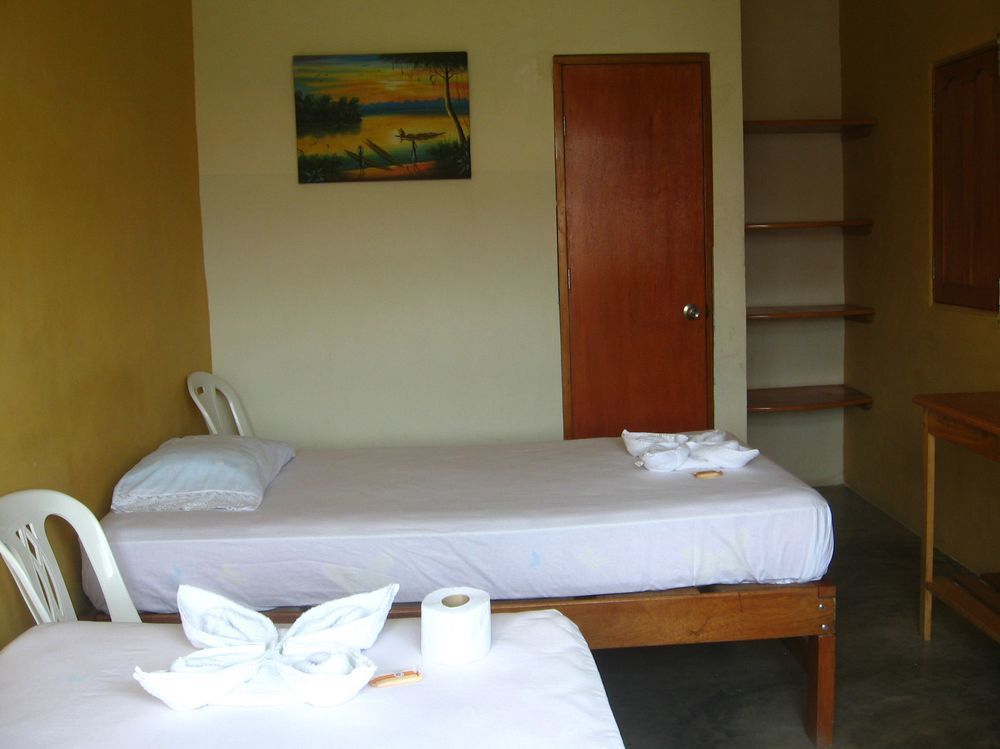Amazon House Hostel Iquitos Extérieur photo