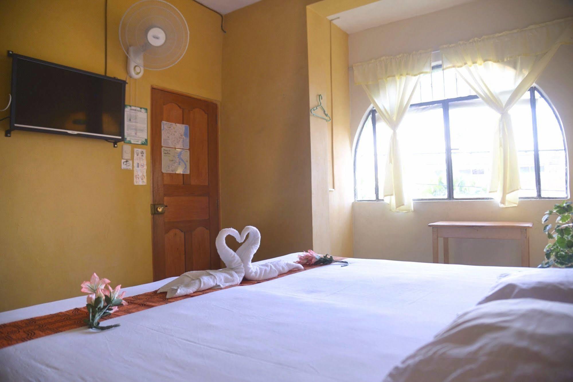 Amazon House Hostel Iquitos Extérieur photo